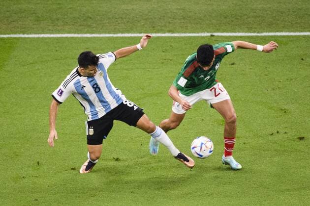 RECORD DATE NOT STATED FIFA World Cup, WM, Weltmeisterschaft, Fussball Qatar 2022 Argentina vs Mexico (L-R), Marcos Acuna of Argentina and Kevin Alvarez of Mexico during the game Argentina vs Mexican national team, Nationalteam (Mexico), Corresponding to Group C of the FIFA World Cup Qatar 2022, at Lusail Stadium, Lusail, Doha, November 26, 2022. <br><br> (I-D), Marcos Acuna de Argentina y Kevin Alvarez de Mexico durante el partido Argentina vs Seleccion Nacional Mexicana (Mexico), correspondiente al Grupo C de la Copa Mundial de la FIFA Qatar 2022, en el Estadio Lusail, Lusail, Doha, 26 de noviembre de 2022. LUSAIL DOHA QATAR Copyright: xMarcioxMachadox 20221126_12084