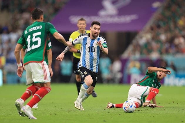 Fußball FIFA Fussball-Weltmeisterschaft Gruppe C Argentinien gegen Mexiko 26. November 2022 FIFA Fussball-Weltmeisterschaft Gruppe C Argentinien gegen Mexiko Lionel Messi von Argentinien Foto Simon Stacpoole Abseits Doha Katar  Copyright: xSimonxStacpoolexOffside