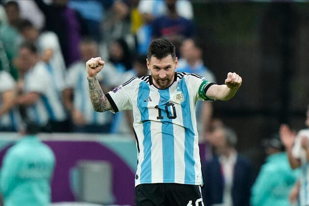 Argentina v Mexico: Group C - FIFA World Cup, WM, Weltmeisterschaft, Fussball Qatar 2022 Lionel Messi right winger of Argentina and Paris Saint-Germain celebrates victory after the FIFA World Cup Qatar 2022 Group C match between Argentina and Mexico at Lusail Stadium on November 26, 2022 in Lusail City, Qatar. Lusail City Qatar  Copyright: xJosexBretonx originalFilename:breton-argentin221126_npIng.jpg