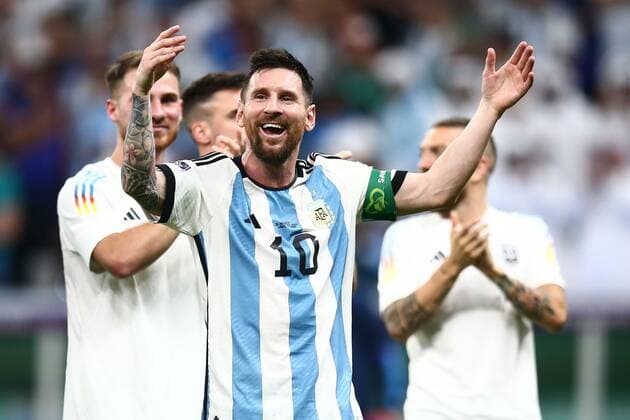 Mandatory Credit: Photo by Michael Zemanek Shutterstock (13634795cn) Lionel Messi of Argentina at full time Argentina v Mexico, FIFA World Cup, WM, Weltmeisterschaft, Fussball 2022, Group C, Football, Lusail Stadium, Al Daayen, Qatar - 26 Nov 2022 Editorial Use Only Argentina v Mexico, FIFA World Cup 2022, Group C, Football, Lusail Stadium, Al Daayen, Qatar - 26 Nov 2022 Editorial Use Only Copyright: xMichaelxZemanek Shutterstockx 13634795cn
