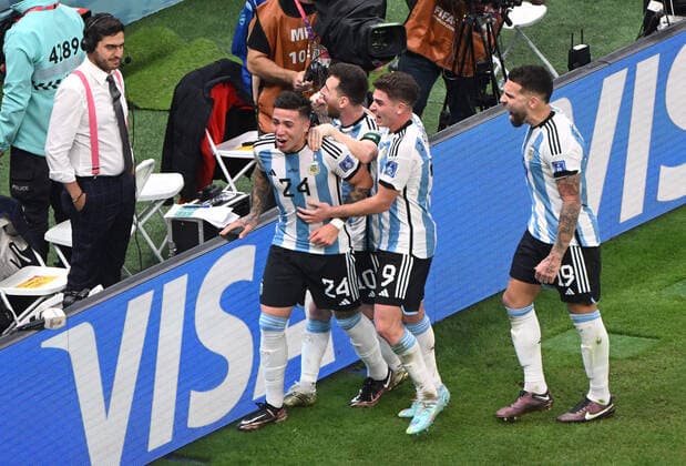 Football, Men, Season 2022 23, World Cup in Qatar, Group C 2 Matchday , Argentina Mexico at Lusail Iconic Stadium in Lusail, f l Enzo Fernandez Argentina , Lionel Messi Argentina , Julian Alvarez Argentina , Nicolas Otamendi Argentina , cheering after goal to 2 0, 26 11 2022, Copyright: xMatthiasxKochx