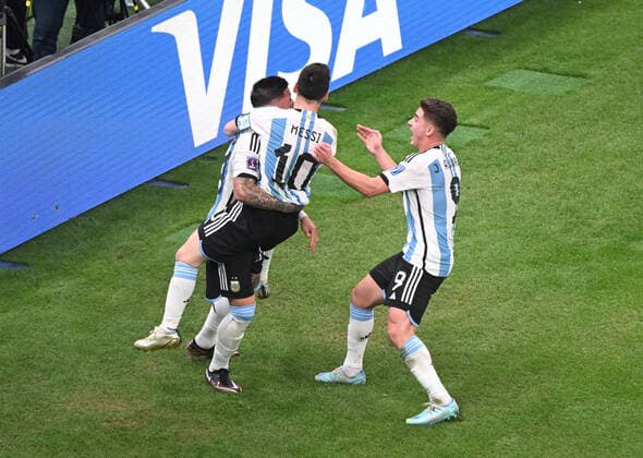 Football, Men, Season 2022 23, World Cup in Qatar, Group C 2 Matchday , Argentina Mexico at Lusail Iconic Stadium in Lusail, f l Enzo Fernandez Argentina , Lionel Messi Argentina , Julian Alvarez Argentina , cheering after goal to 2 0, 26 11 2022, Copyright: xMatthiasxKochx