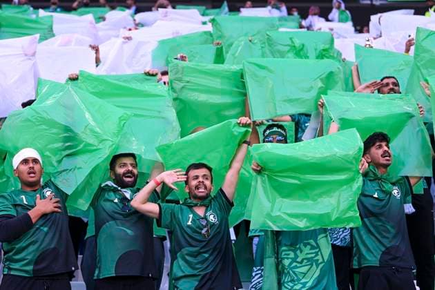 FUSSBALL WM 2022 VORRUNDE GRUPPE C Polen - Saudi-Arabien 26.11.2022 Saudische Fans vor dem Spiel. *** FOOTBALL WORLD CUP 2022 PRE-ROUND GROUP C Poland Saudi Arabia 26 11 2022 Saudi fans before the match