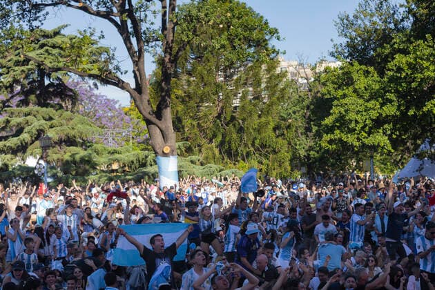 Argentina: Fans watched the World Cup match at the City Fan Fest The Fan Fest of the City was filled with spectators to witness the Argentina-Mexico match of the World Cup that takes place in Qatar. In the group stage, Argentina beat Mexico 2-0 with a first goal from Lionel Messi at 64 and a second goal from Enzo Fernández at 87 . Fans celebrate Messi s goal. Buenos Aires Argentina Intendant Seeber Square, Palermo Copyright: EstebanxOsorio
