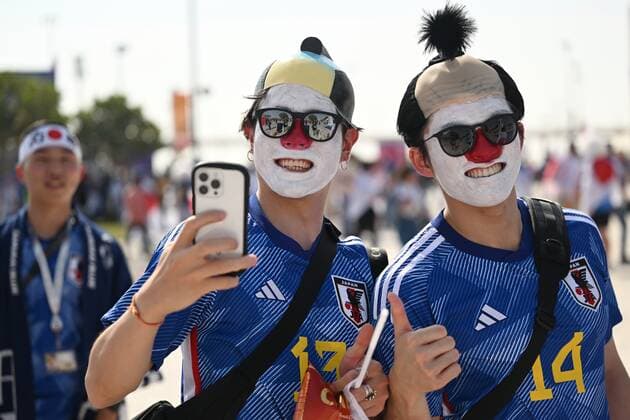 Qatar Soccer World Cup Japan - Costa Rica 8325349 27.11.2022 Japan s fans wait before the start of the Qatar 2022 World Cup Group E soccer match between Japan and Costa Rica, in Doha, Qatar. Grigory Sysoev Sputnik Doha Qatar  Copyright: xGrigoryxSysoevx