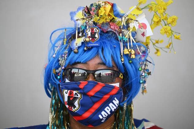 Qatar Soccer World Cup Japan - Costa Rica 8325363 27.11.2022 A Japan s fan waits before the start of the Qatar 2022 World Cup Group E soccer match between Japan and Costa Rica, in Doha, Qatar. Grigory Sysoev Sputnik Doha Qatar  Copyright: xGrigoryxSysoevx