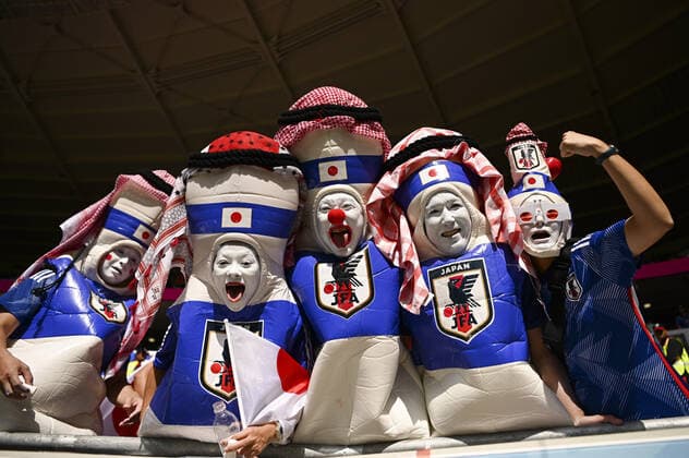 Supporters du Japon venus deguises - ambiance FOOTBALL : Japon vs Costa Rica - Groupe E - coupe du Monde Qatar 2022 - 27 11 2022 JBAutissier Panoramic 