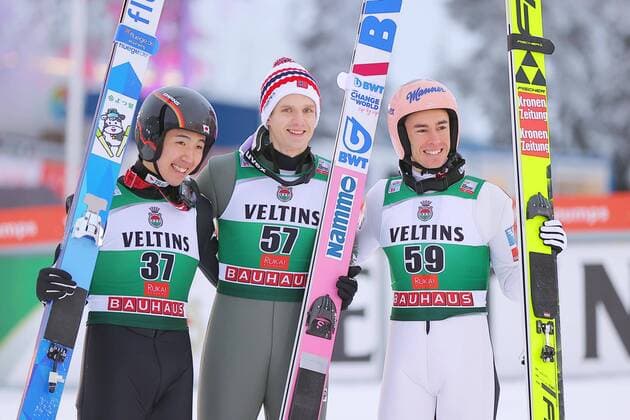 Sport Themen der Woche KW47 Sport Bilder des Tages NORDIC SKIING - FIS WC Ruka, Nordic Opening KUUSAMO,FINLAND,27.NOV.22 - NORDIC SKIING, Ski jumping, Skispringen, Ski, nordisch - FIS World Cup, large hill. Image shows the rejoicing of Naoki Nakamura (JPN), Halvor Egner Granerud (NOR) and Stefan Kraft (AUT).  GEPAxpictures xThomasxBachun