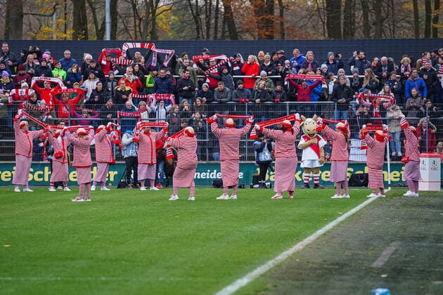 Cologne, Germany, November 27th 2022: Prior to the FLYERALARM Frauen-Bundesliga match between 1. FC Koeln and VfL Wolfsburg at Franz-Kremer-Stadium in Cologne, Germany. (Norina Toenges SPP) Copyright: xNorinaxToenges SPPx spp-en-NoTo-1FC - WOB-05877