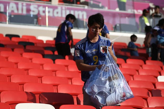 FIFA World Cup 2022, Japan - Costa Rica, Japanese fans clean up their fan block