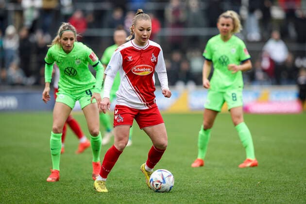DFB Pokal Frauen 1 FC Koeln vs VfL Wolfsburg, 27 11 2022 Weronika Zaistowska 24, 1 FC Koeln during the match 1 FC Koeln vs VfL Wolfsburg in the DFB Pokal Frauen on 27 11 2022 at Franz Kremer Stadion in Koeln Nordrhein Westfalen DFL REGULATIONS PROHIBIT ANY USE OF PHOTOGRAPHS AS IMAGE SEQUENCES AND OR QUASI VIDEO Copyright: xBEAUTIFULxSPORTS AxelxKohringx