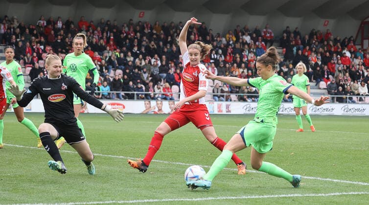 Felicitas Rauch Wolfsburg 13 , 1 FC Koeln vs VfL Wolfsburg, Football, Flyeralarm Womens Bundesliga, Matchday 8, 27 11 2022, DFL REGULATES PROHIBIT ANY USE OF PHOTOGRAPHS AS IMAGE SEQUENCES AND OR QUASI VIDEO, 1 FC Koeln vs VfL Wolfsburg, Football, Flyeralarm Womens Bundesliga, Matchday 8, 27 11 2022 Koeln Copyright: xJoergxNiebergall Eibner-Pressefox EP_JNL