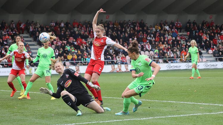 Felicitas Rauch Wolfsburg 13 , 1 FC Koeln vs VfL Wolfsburg, Football, Flyeralarm Womens Bundesliga, Matchday 8, 27 11 2022, DFL REGULATES PROHIBIT ANY USE OF PHOTOGRAPHS AS IMAGE SEQUENCES AND OR QUASI VIDEO, 1 FC Koeln vs VfL Wolfsburg, Football, Flyeralarm Womens Bundesliga, Matchday 8, 27 11 2022 Koeln Copyright: xJoergxNiebergall Eibner-Pressefox EP_JNL