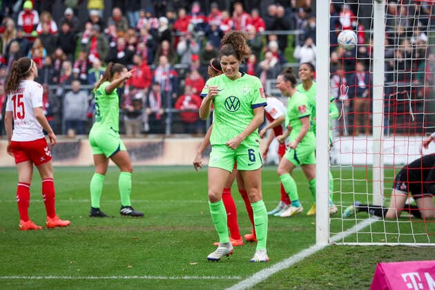 DFB Cup Women 1 FC Koeln vs VfL Wolfsburg, 27 11 2022 Dominique Janssen VFL Wolfsburg 6 is happy about the 0 1 by Marina Hegering VFL Wolfsburg 31 during the match 1 FC Koeln vs VfL Wolfsburg in the Flyeralarm Womens Bundesliga on 27 11 2022 at Franz Kremer Stadion in Koeln Nordrhein Westfalen DFL REGULATIONS PROHIBIT ANY USE OF PHOTOGRAPHS AS IMAGE SEQUENCES AND OR QUASI VIDEO Copyright: xBEAUTIFULxSPORTS AxelxKohringx