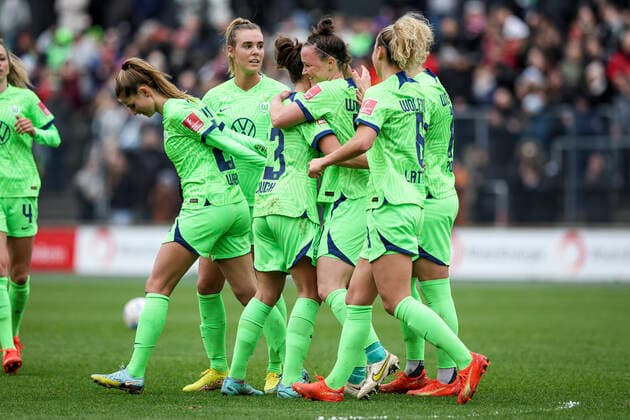 DFB Pokal Frauen 1 FC Koeln vs VfL Wolfsburg, 27 11 2022 Goal celebration at Wolfsburg Marina Hegering VFL Wolfsburg 31 scores the 0 3 during the match 1 FC Koeln vs VfL Wolfsburg in the DFB Pokal Frauen on 27 11 2022 at Franz Kremer Stadion in Koeln Nordrhein Westfalen DFL REGULATIONS PROHIBIT ANY USE OF PHOTOGRAPHS AS IMAGE SEQUENCES AND OR QUASI VIDEO Copyright: xBEAUTIFULxSPORTS AxelxKohringx