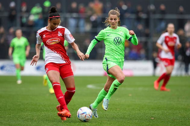 DFB Pokal Frauen 1 FC Koeln vs VfL Wolfsburg, 27 11 2022 Genessee Puntigam 13, 1 FC Koeln , Tabea Wassmuth VFL Wolfsburg 28 during the match 1 FC Koeln vs VfL Wolfsburg in the DFB Pokal Frauen on 27 11 2022 at Franz Kremer Stadion in Koeln Nordrhein Westfalen DFL REGULATIONS PROHIBIT ANY USE OF PHOTOGRAPHS AS IMAGE SEQUENCES AND OR QUASI VIDEO Copyright: xBEAUTIFULxSPORTS AxelxKohringx