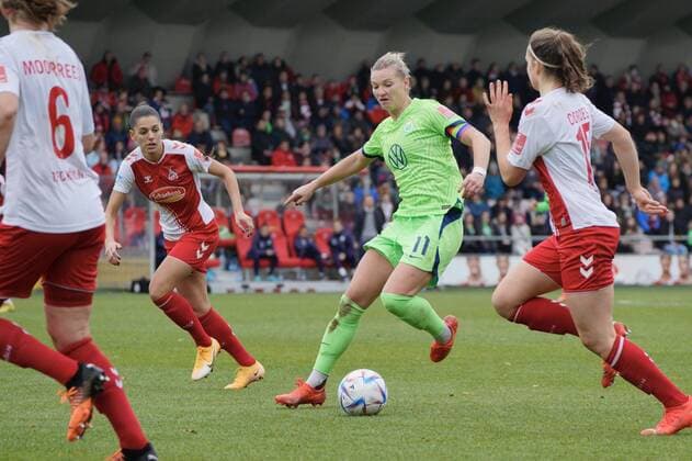 Flyeralarm Frauenbundesliga - 1. FC Koeln v VfL Wolfsburg Alexandra Popp ( 11 Wolfsburg ), Manjou Wilde ( 7 Koeln ) , Lotta Cordes ( 15 Koeln ) during the Flyeralarm Frauenbundesliga game between 1. FC Koeln and VfL Wolfsburg at Franz-Kremer-Stadion in Cologne, GERMANY. Julia Kneissl SPP Copyright: xJuliaxKneissl SPPx julia_christin_kneissl_sports_press_photo_175066