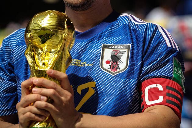 27th November 2022; Ahmed bin Ali Stadium, Al Rayyan, Qatar; FIFA World Cup, WM, Weltmeisterschaft, Fussball Football, Japan versus Costa Rica; Japan fan holding a replic FIFA World Cup trophy  ActionPlus12453562 JohnxPatrickxFletcher