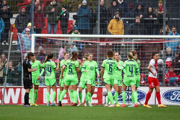 DFB Pokal Frauen 1 FC Koeln vs VfL Wolfsburg, 27 11 2022 Goal celebrations after the 0 4 by Alexandra Popp VFL Wolfsburg 11 during the match 1 FC Koeln vs VfL Wolfsburg in the DFB Pokal Frauen on 27 11 2022 at Franz Kremer Stadion in Koeln Nordrhein Westfalen DFL REGULATIONS PROHIBIT ANY USE OF PHOTOGRAPHS AS IMAGE SEQUENCES AND OR QUASI VIDEO Copyright: xBEAUTIFULxSPORTS AxelxKohringx