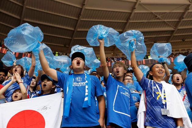 Fans of Japan attend the group stage match of the Qatar 2022 Soccer World Cup between Japan and Costa Rica at the Ahmad Bin Ali stadium in Rayyan, Qatar 27 November 2022. Soccer World Cup 2022: Japan - Costa Rica !ACHTUNG: NUR REDAKTIONELLE NUTZUNG!  Copyright: xEstebanxBibax GR7044 20221127-63ca4d411377764f7613112bd0dd932dfca647b8