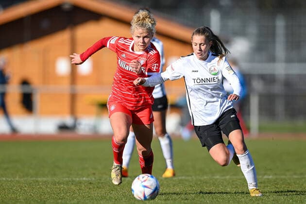 Sport Themen der Woche KW47 Sport Bilder des Tages v.li.: Fiona Gaißer (FCB, 22) Emilia Deppe (Gütersloh, 27) im Zweikampf, Duell, duel, tackle, Dynamik, Action, Aktion, 27.11.2022, Aschheim (Deutschland), Fussball,2. Frauen-Bundesliga, FC Bayern München II - FSV Gütersloh 2009, DFB DFL REGULATIONS PROHIBIT ANY USE OF PHOTOGRAPHS AS IMAGE SEQUENCES AND OR QUASI-VIDEO. *** v li Fiona Gaißer FCB, 22 Emilia Deppe Gütersloh, 27 in duel, duel, tackle, dynamic, action, action, 27 11 2022, Aschheim Germany , Fussball,2 Frauen Bundesliga, FC Bayern München II FSV Gütersloh 2009, DFB DFL REGULATIONS PROHIBIT ANY USE OF PHOTOGRAPHS AS IMAGE SEQUENCES AND OR QUASI VIDEO xslx