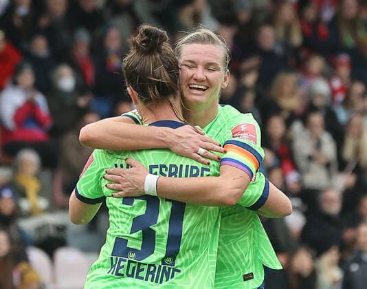 Marina Hegering Wolfsburg 31 , Goal to 3 0 for Wolfsburg, Popp is happy, 1 FC Koeln vs VfL Wolfsburg, Football, Flyeralarm Womens Bundesliga, Matchday 8, 27 11 2022, DFL REGULATES PROHIBIT ANY USE OF PHOTOGRAPHS AS IMAGE SEQUENCES AND OR QUASI VIDEO, 1 FC Koeln vs VfL Wolfsburg, Football, Flyeralarm Womens Bundesliga, Matchday 8, 27 11 2022 Koeln Copyright: xJoergxNiebergall Eibner-Pressefox EP_JNL