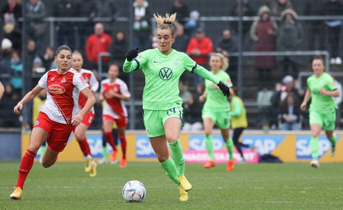 Genessee Puntigam Koeln 13 , Jill Roord Wolfsburg 14 , 1 FC Koeln vs VfL Wolfsburg, Football, Flyeralarm Frauen Bundesliga, 8 Spieltag, 27 11 2022, DFL REGULATES PROHIBIT ANY USE OF PHOTOGRAPHS AS IMAGE SEQUENCES AND OR QUASI VIDEO, 1 FC Koeln vs VfL Wolfsburg, Football, Flyeralarm Frauen Bundesliga, 8 Spieltag, 27 11 2022 Koeln Copyright: xJoergxNiebergall Eibner-Pressefox EP_JNL