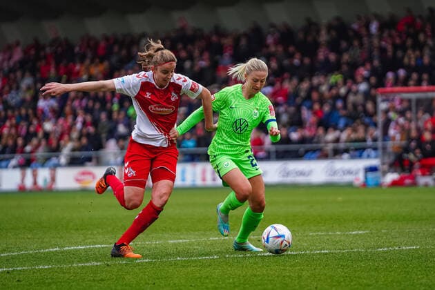 Cologne, Germany, November 27th 2022: Myrthe Moorrees (6 Koeln) and Rebecka Blomqvist (21 Wolfsburg) during the FLYERALARM Frauen-Bundesliga match between 1. FC Koeln and VfL Wolfsburg at Franz-Kremer-Stadium in Cologne, Germany. (Norina Toenges SPP) Copyright: xNorinaxToenges SPPx spp-en-NoTo-1FC - WOB-06079