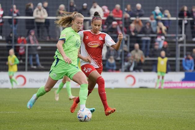 Flyeralarm Frauenbundesliga - 1. FC Koeln v VfL Wolfsburg Lynn Wilms ( 2 Wolfsburg ) and Genessee Puntigam ( 13 Koeln ) during the Flyeralarm Frauenbundesliga game between 1. FC Koeln and VfL Wolfsburg at Franz-Kremer-Stadion in Cologne, GERMANY. Julia Kneissl SPP Copyright: xJuliaxKneissl SPPx julia_christin_kneissl_sports_press_photo_175078