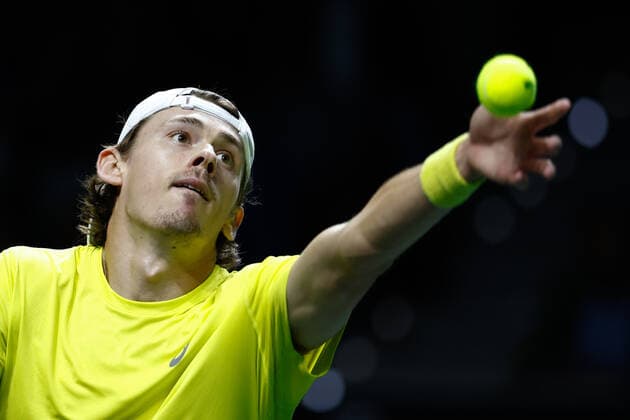 November 27, 2022, MALAGA, MALAGA, SPAIN: Alex de Minaur of Australia in action against Felix Auger-Aliassime of Canada during the second tennis match from Davis Cup Finals 2022, Finals round, played between Canada and Australia at Palacio de Deportes Martin Carpena pavilion on november 27, 2022, in Malaga, Spain. MALAGA SPAIN - ZUMAa181 20221127_zaa_a181_034 Copyright: xOscarxJ.xBarrosox