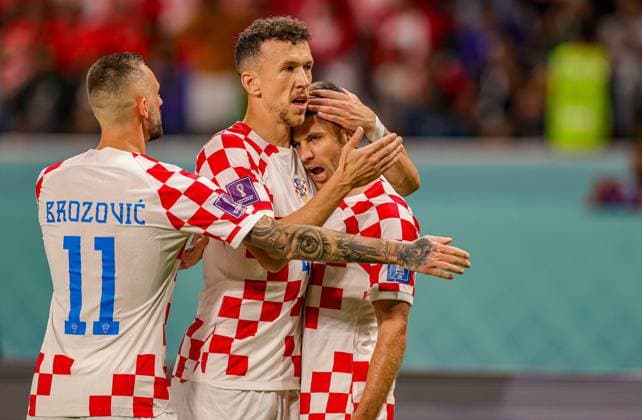 Croatia v Canada 2022 FIFA World Cup, WM, Weltmeisterschaft, Fussball 27 11 2022. Match 27 Goal 1-1 Andrej Kramaric (9) of Croatia scores a goal and celebrates during the 2022 Fifa World Cup match between Croatia and Canada at Khalifa International Stadium, Doha, Qatar on 27 November 2022. Editorial use only , Copyright: xNigelxKeenex PSI-16412-0009