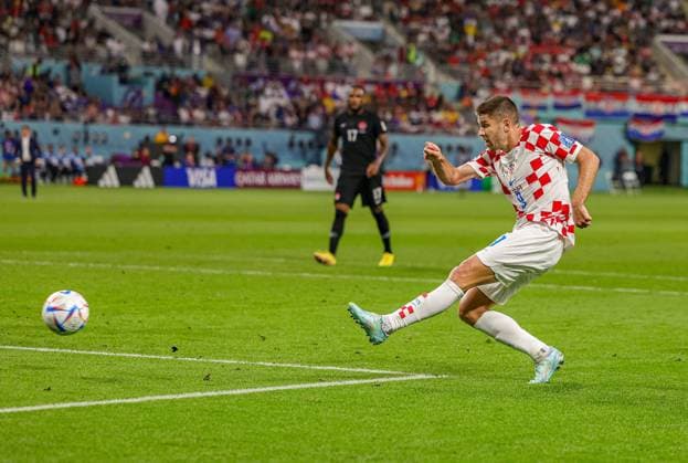 Croatia v Canada 2022 FIFA World Cup, WM, Weltmeisterschaft, Fussball 27 11 2022. Match 27 Goal 1-1 Andrej Kramaric (9) of Croatia scores a goal during the 2022 Fifa World Cup match between Croatia and Canada at Khalifa International Stadium, Doha, Qatar on 27 November 2022. Editorial use only , Copyright: xNigelxKeenex PSI-16412-0010