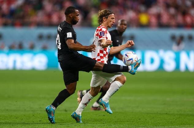 Mandatory Credit: Photo by Kieran McManus Shutterstock (13634907bs) Luka Modric of Croatia and Junior Hoilett of Canada Croatia v Canada, FIFA World Cup, WM, Weltmeisterschaft, Fussball 2022, Group F, Football, Khalifa International Stadium, Ar-Rayyan, Qatar - 27 Nov 2022 Editorial Use Only Croatia v Canada, FIFA World Cup 2022, Group F, Football, Khalifa International Stadium, Ar-Rayyan, Qatar - 27 Nov 2022 Editorial Use Only Copyright: xKieranxMcManus Shutterstockx 13634907bs