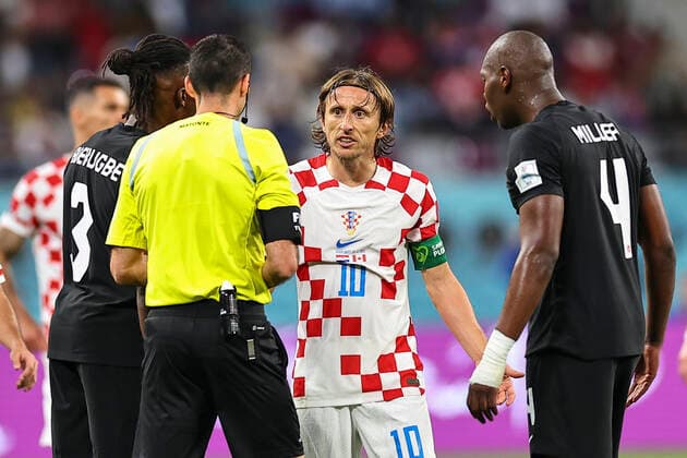 (221127) -- DOHA, Nov. 27, 2022 -- Luka Modric (2nd R) of Croatia communicates with referee Andres Matonte during the Group F match between Croatia and Canada at the 2022 FIFA World Cup, WM, Weltmeisterschaft, Fussball at Khalifa International Stadium in Doha, Qatar, Nov. 27, 2022. ) (SP)QATAR-DOHA-2022 WORLD CUP-GROUP F-CRO VS CAN DingxXu 