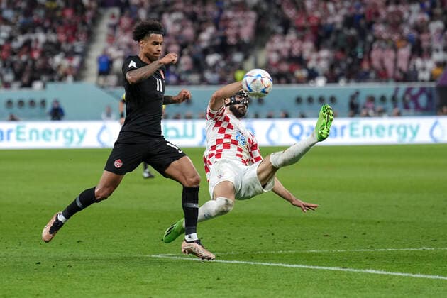 (221127) -- DOHA, Nov. 27, 2022 -- Josko Gvardiol (L) of Croatia vies with Tajon Buchanan of Canada during the Group F match between Croatia and Canada at the 2022 FIFA World Cup, WM, Weltmeisterschaft, Fussball at Khalifa International Stadium in Doha, Qatar, Nov. 27, 2022. ) (SP)QATAR-DOHA-2022 WORLD CUP-GROUP F-CRO VS CAN MengxDingbo 