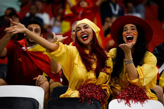 Fans of Spain attend FIFA World Cup, WM, Weltmeisterschaft, Fussball soccer match of the group phase between Spain and Germany at Al Bait stadium in Al Khor, Qatar, 27 November 2022. FIFA World Cup: Spain vs. Germany !ACHTUNG: NUR REDAKTIONELLE NUTZUNG!  Copyright: xAlbertoxEstevezx GR7221 20221127-3a52c11784384f090303c83531c9553a5f046059