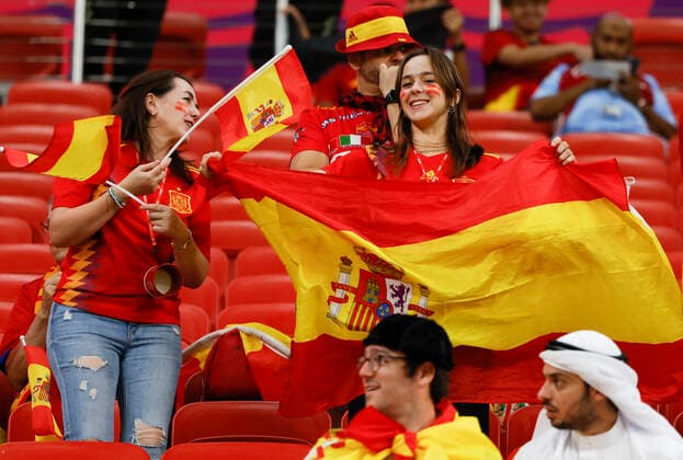 Fans of Spain attend FIFA World Cup, WM, Weltmeisterschaft, Fussball soccer match of the group phase between Spain and Germany at Al Bait stadium in Al Khor, Qatar, 27 November 2022. FIFA World Cup: Spain vs. Germany !ACHTUNG: NUR REDAKTIONELLE NUTZUNG!  Copyright: xJuanjoxMartinx GR7259 20221127-a19ba36264a4abf21542ebb870ea1e49b77e3e18