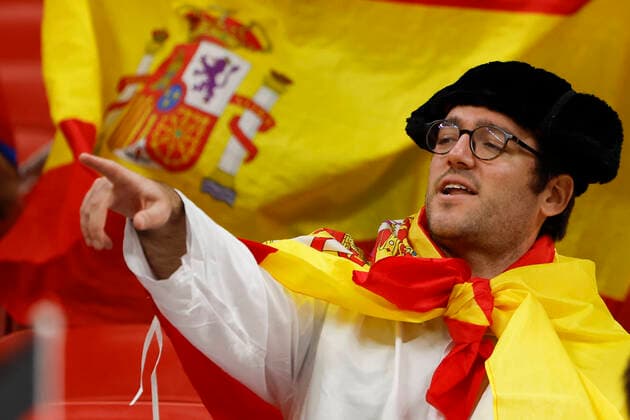 A fan of Spain attends FIFA World Cup, WM, Weltmeisterschaft, Fussball soccer match of the group phase between Spain and Germany at Al Bait stadium in Al Khor, Qatar, 27 November 2022. FIFA World Cup: Spain vs. Germany !ACHTUNG: NUR REDAKTIONELLE NUTZUNG!  Copyright: xJuanjoxMartinx GR7214 20221127-0a58cc57b2f5f6806c1e95de8bfeef431b67a1a2