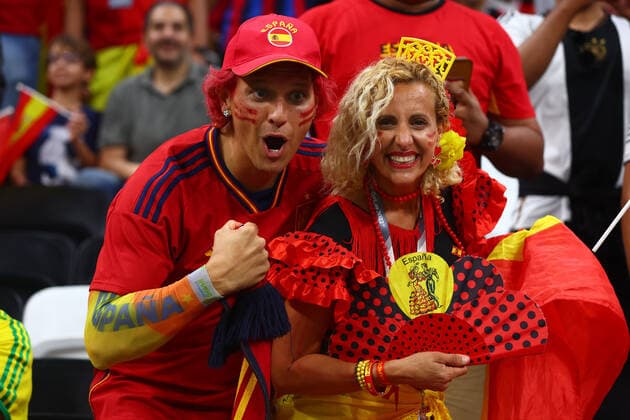 Spain fans support their team during the 2022 FIFA World Cup, WM, Weltmeisterschaft, Fussball Group E match at Al Bayt Stadium in Doha, Qatar on November 27, 2022.  DOH20221127001 CHRISxBRUNSKILL