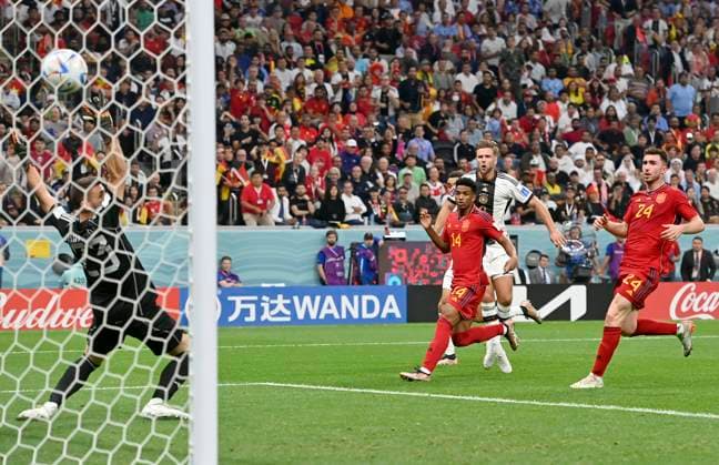 Goal to 1 1 of Niclas FUELLKRUG Füllkrug GER , v l goalkeeper Unai SIMON ESP , Jose GAYA ESP , FUELLKRUG, Aymeric LAPORTE ESP , action, duel, Spain ESP Germany GER , group stage group E, 2 match day, on 27 11 2022, Al Bayt Stadium in Al Khor Football World Cup 2022 in Qatar from 20 11 18 12 2022 Â