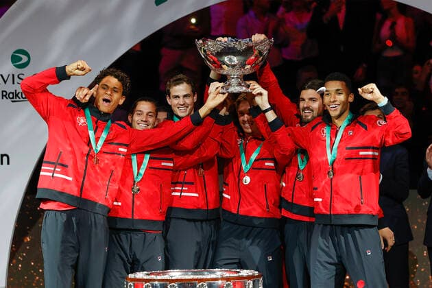 Winner Team Canada L R Gabriel Diallo,Alexis Galarneau,Vasek Pospisil,Denis Shapovalov, Captain Frank Dancevic and ,Felix Auger Aliassimen , Award Ceremony, Presentation, Joy, Emotion, Davis Cup Final 2022, Palacio de Deportes JosŽ Mara Martn Carpena, Malaga, Spain Copyright: xJuergenxHasenkopfx