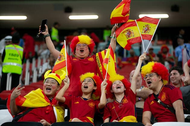AL KHOR, QATAR - NOVEMBER 27: Supporters of Spain enjoy the pre-game before the FIFA World Cup, WM, Weltmeisterschaft, Fussball Qatar 2022 group E match between Spain and Germany at Al Bayt Stadium on November 27, 2022 in Al Khor, Qatar. (Photo by Florencia Tan Jun PxImages Icon Sportswire) SOCCER: NOV 27 FIFA World Cup - Germany v Spain Icon221127361