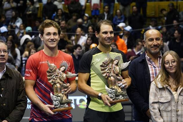 Sport Themen der Woche KW47 Sport Bilder des Tages TENIS-PARTIDO-NADAL-RUUD Quito 27 de noviembre del 2022. Los tenistas Rafael Nadal y Casper Ruud juegan un partido en el Coliseo Ruminahui por la Copa Kia Quito - Bicentenario API DANIEL MOLINEROS Quito Pichincha Ecuador *** TENNIS MATCH NADAL RUUD Quito November 27, 2022 Tennis players Rafael Nadal and Casper Ruud play a match at the Coliseo Ruminahui for the Kia Quito Bicentennial Cup API DANIEL MOLINEROS Quito Pichincha Ecuador Copyright: xDanielxMolinerosx