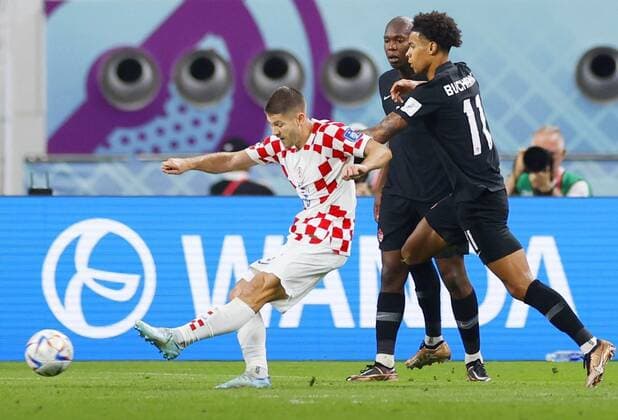 Football World Cup in Qatar Croatia s Andrej (L) Kramaric scores his side s third goal during the second half of a World Cup Group F football match against Canada at Khalifa International Stadium in Doha, Qatar, on Nov. 27, 2022.  A14AA0001364876P 
