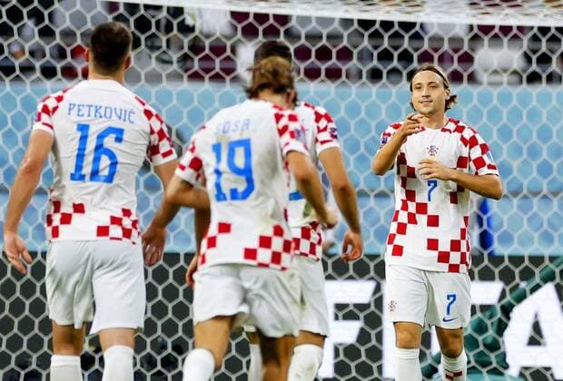 Football World Cup in Qatar Croatia s Lovro Majer (7) celebrates with teammates after scoring the team s fourth goal during the second half of a World Cup Group F football match against Canada at Khalifa International Stadium in Doha, Qatar, on Nov. 27, 2022.  A14AA0001364881P 