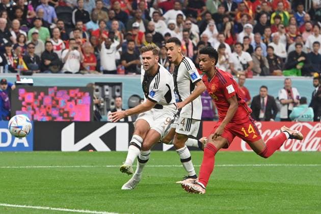 Niclas FUELLKRUG GER scores the goal to 1 1,Action,Goal against Luis Jose GAYA ESP H Jamal MUSIALA GER Spain ESP Germany GER 1 1, Group Stage Group E, Match Day 2, on 27 11 2022, Al Bayt Stadium in Al Khor Football World Cup 2022 in Qatar from 20 11 18 12 2022