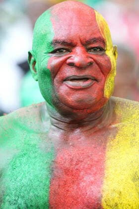 QAT, WM FIFA 2022, Group G, Kamerun vs Serbien 28.11.2022, Al Janoub Stadium, Doha, QAT, WM FIFA 2022, Group G, Kamerun vs Serbien, im Bild Fans von Kamerun auf den Tribünen.. *** QAT, WM FIFA 2022, Group G, Cameroon vs Serbia 28 11 2022, Al Janoub Stadium, Doha, QAT, WM FIFA 2022, Group G, Cameroon vs Serbia, in picture fans of Cameroon on the stands nordphotoxGmbHx xBratic nph00250