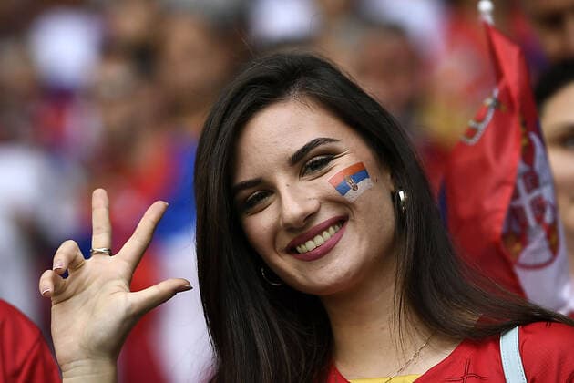 Foto Fabio Ferrari LaPresse 28 Novembre 2022 Al Janoub Stadium, Qatar - - Calcio - Qatar 2022 - Coppa del Mondo Fifa - Camerun vs Serbia - Gruppo G - Fase a Gironi - . Nella foto: una bella tifosa serba in tribuna November 28, 2022 Al Janoub Stadium, Qatar - sport - Soccer - Qatar 2022- FIFA World Cup, WM, Weltmeisterschaft, Fussball - Cameroon v Serbia - Group G - group stage - . In the pic: a beautiful Serbian female fan in the stands  Copyright: xFabioxFerrari LaPressex
