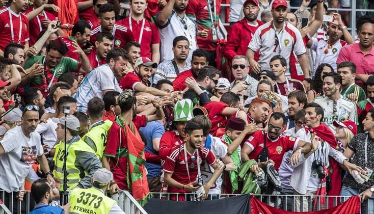 Mehdi Benatia throws his shirt to the fans which causes some chaos, one person falls from the stand 2018 FIFA World Cup, WM, Weltmeisterschaft, Fussball Portugal - Morocco, 1-0, Luzhniki Stadium, Moscow, Russia, 2018-06-20 (c) ORRE PONTUS Aftonbladet IBL Bildbyra * * * EXPRESSEN OUT * * * AFTONBLADET 85527 Moscow Russia x2512x *** Mehdi Benatia throws his shirt to the fans which causes some chaos, one person falls from the stand 2018 FIFA World CUP, Portugal Morocco, 1 0, Luzhniki Stadium, Moscow, Russia, 2018 06 20 c ORRE PONTUS Aftonbladet IBL Bildbyra EXPRESSEN OUT AFTONBLADET 85527 Moscow Russia sport x2512x  Copyright: xPontusxOrre Aftonbladet TTx 2018 FIFA World CUP, Portugal - Morocco, 1-0