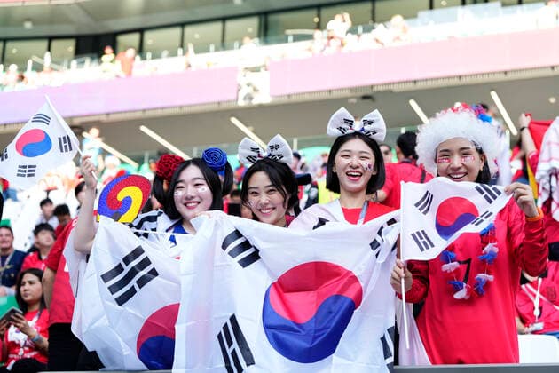 Korea Republic v Ghana: Group H - FIFA World Cup, WM, Weltmeisterschaft, Fussball Qatar 2022 Koreans supporter prior the FIFA World Cup Qatar 2022 Group H match between Korea Republic and Ghana at Education City Stadium on November 28, 2022 in Al Rayyan, Qatar.1 Al Rayyan Qatar  Copyright: xJosexBretonx originalFilename:breton-korearep221128_npkRY.jpg